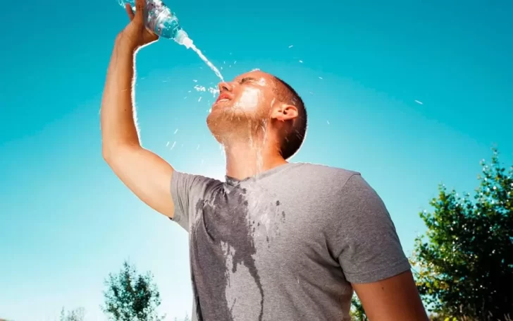 Verano 2023: consejos para hidratarse mejor y evitar problemas de salud por el calor extremo