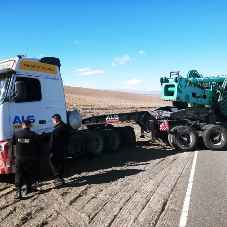 Cortaron la Ruta 40 por una camión que despistó y quedó cruzado sobre el asfalto