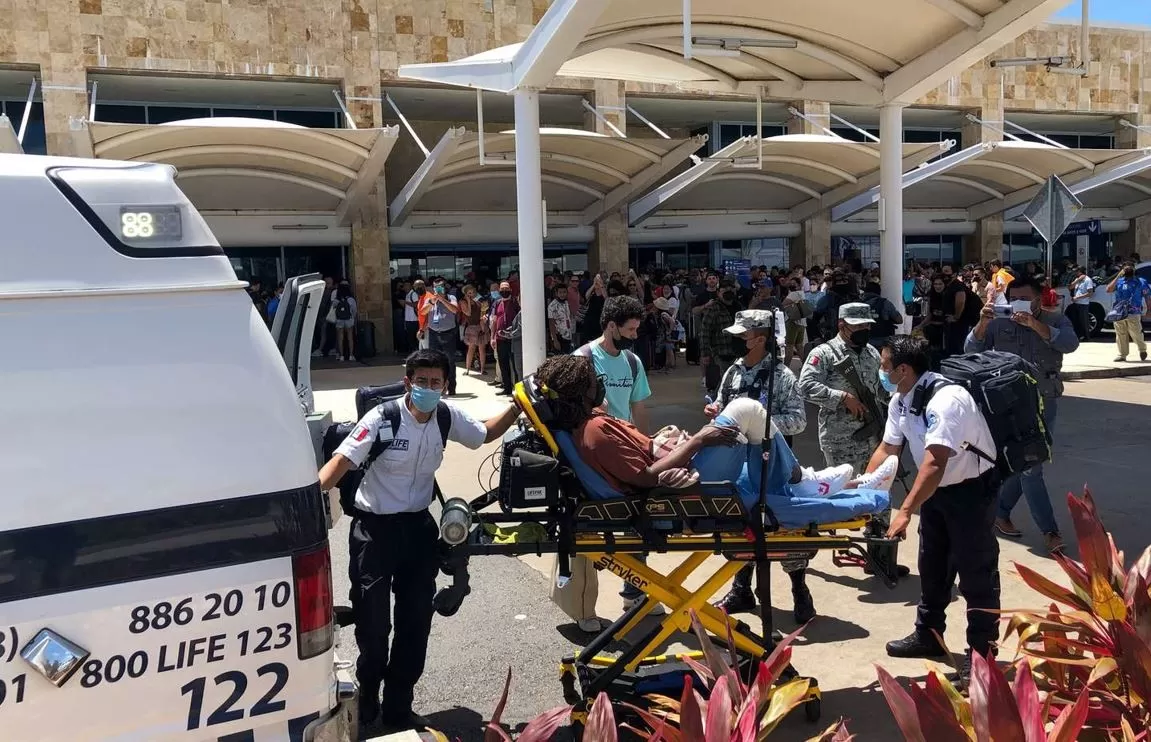Pánico y confusión en un aeropuerto de Cancún: explotó una máquina de rayos x en una de las bandas de equipaje