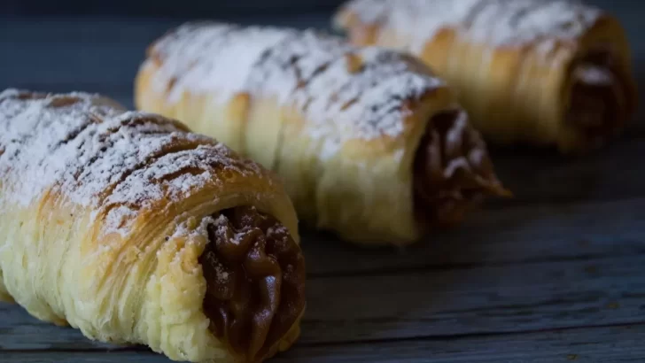 Receta de cañoncitos de dulce de leche caseros para la merienda