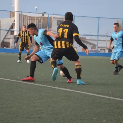Nuevo puntero en la Liga de los barrios: Carboneros goleó 11 a 0 y sueña con el regreso a la “B”