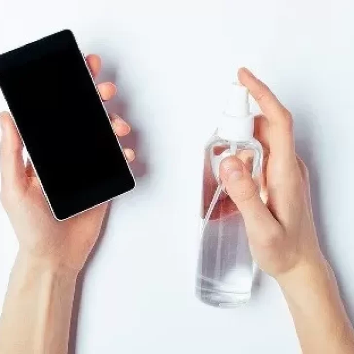 Cómo limpiar correctamente la pantalla de un teléfono celular