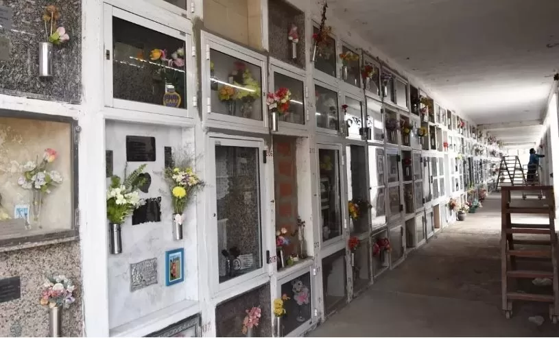 Profanaron una tumba y dejaron el cadáver sentado en un banco del cementerio: “Habría sido un rito satánico o umbanda” Profanaron una tumba y dejaron el cadáver sentado en un banco del cementerio: “Habría sido un rito satánico o umbanda”