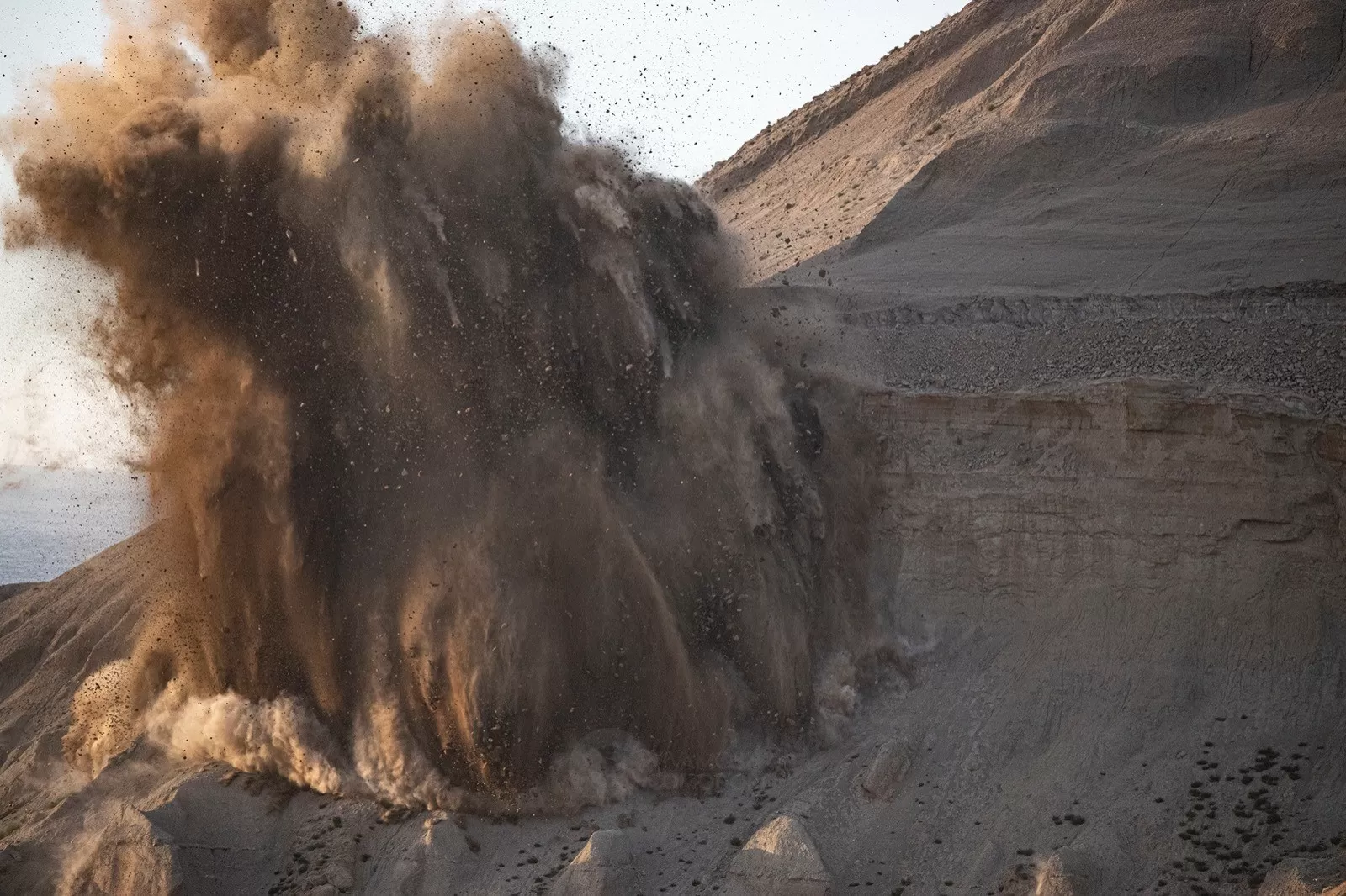 Explosiones en el Cerro Chenque de Comodoro: ¿Hasta cuándo estará cortada la Ruta 3? Explosiones en el Cerro Chenque de Comodoro: ¿Hasta cuándo estará cortada la Ruta 3?