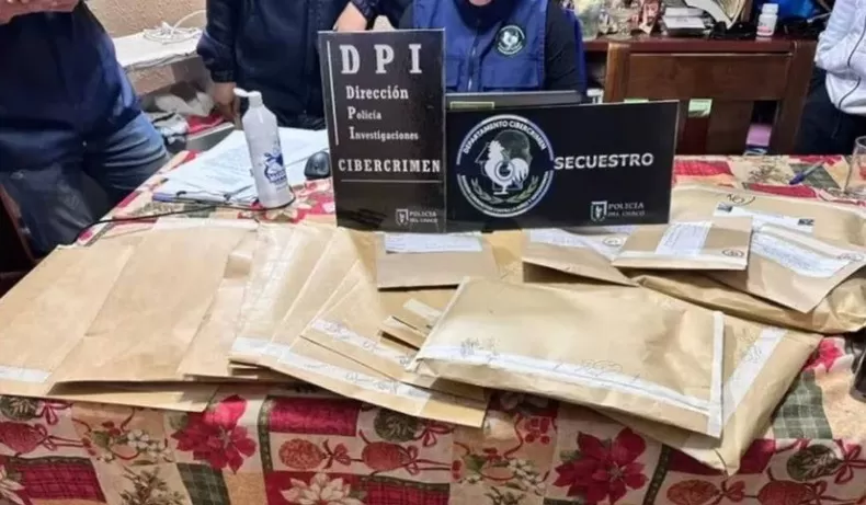 Robó un celular, descubrió contenido sexual infantil y denunció al propietario