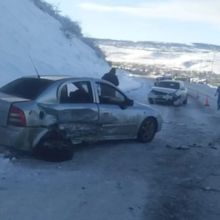 Dos autos chocaron sobre Ruta 40: hay cuatro heridos