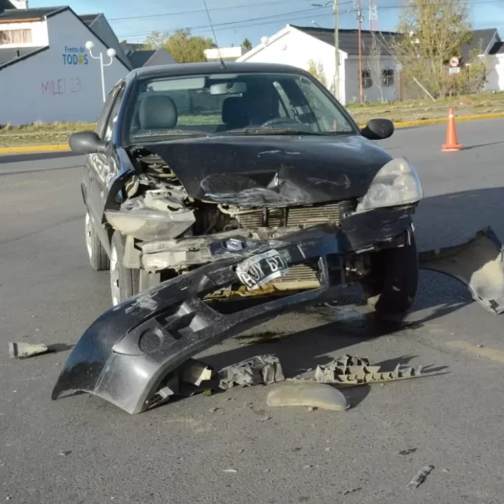Brutal choque en Río Gallegos: dos autos quedaron destrozados en una de las esquinas de la ciudad