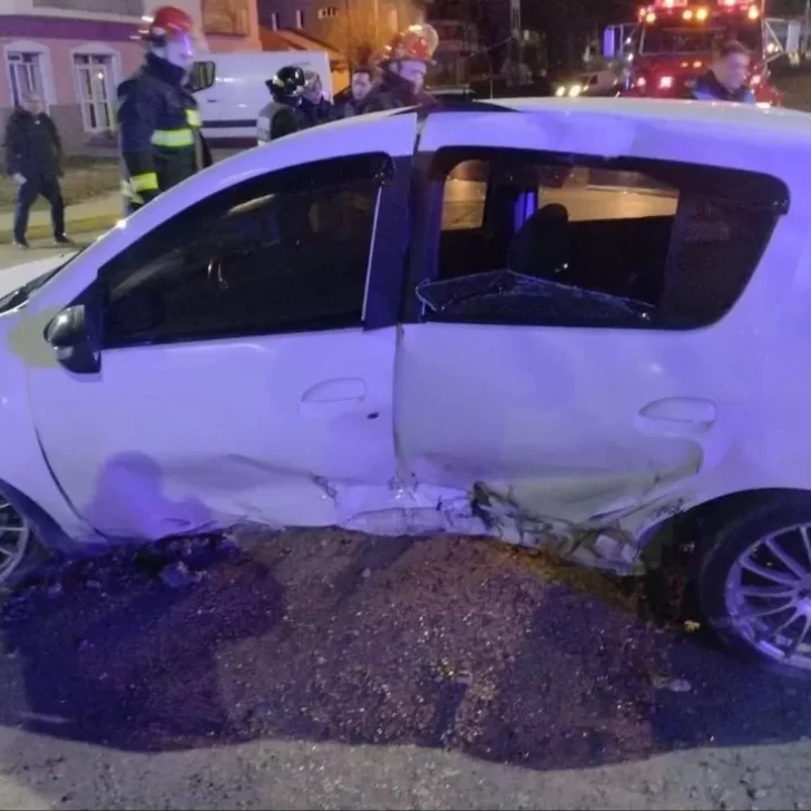 Impresionante choque en la autovía de Río Gallegos: dos jóvenes fueron hospitalizados