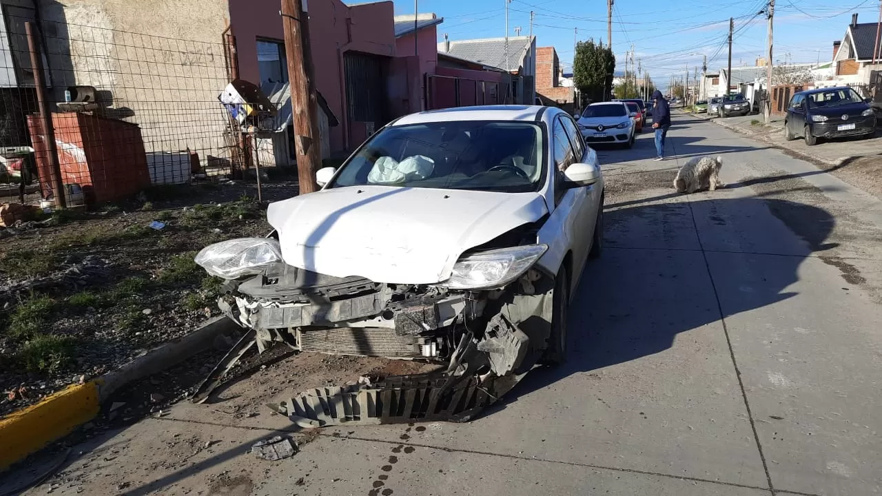 Trasladaron a una niña menor de edad tras violento choque en barrio Belgrano Trasladaron a una niña menor de edad tras violento choque en barrio Belgrano