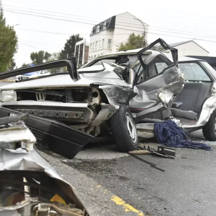 Brutal choque en la avenida San Martín: un joven perdió la vida Brutal choque en la avenida San Martín: un joven perdió la vida