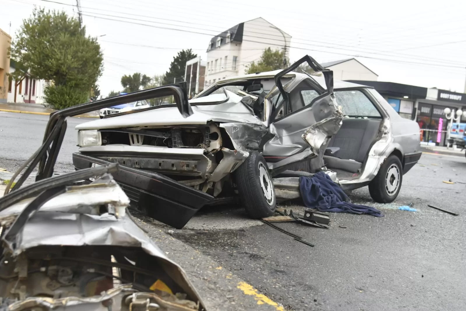 Brutal choque en la avenida San Martín: un joven perdió la vida Brutal choque en la avenida San Martín: un joven perdió la vida