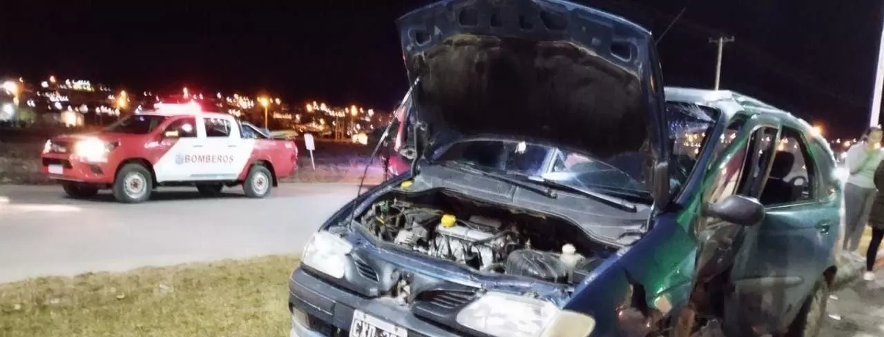 Fuerte choque en El Calafate: dos heridos trasladados al hospital Fuerte choque en El Calafate: dos heridos trasladados al hospital