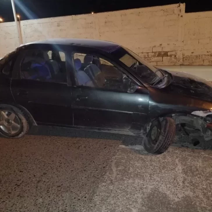 Conductor chocó otro auto, perdió una rueda y quiso escapar de la Policía: tenía 2,84 g/l de alcohol en sangre Conductor chocó otro auto, perdió una rueda y quiso escapar de la Policía: tenía 2,84 g/l de alcohol en sangre