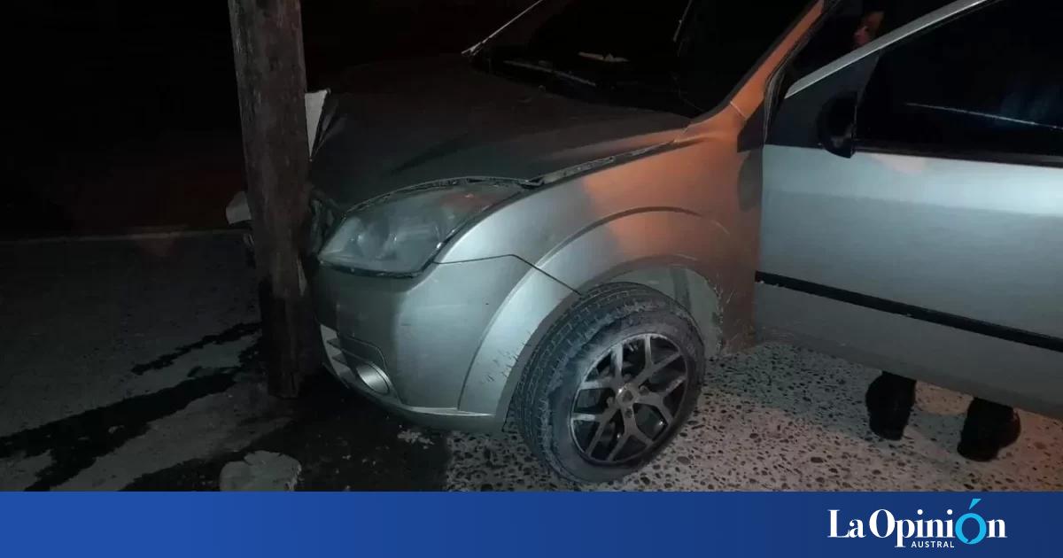 Manejaba borracho y terminó chocando de frente contra un poste de luz ...