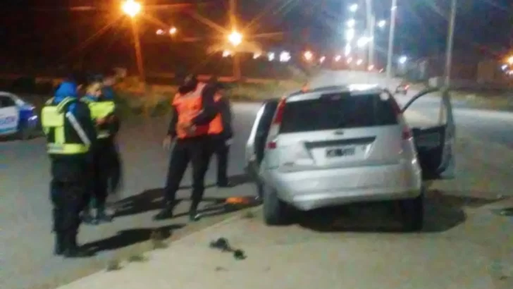 Una joven de 20 años manejaba alcoholizada y volcó su vehículo en Caleta Olivia
