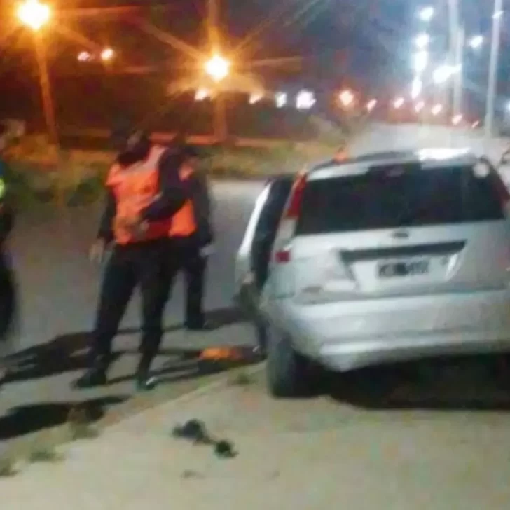 Una joven de 20 años manejaba alcoholizada y volcó su vehículo en Caleta Olivia