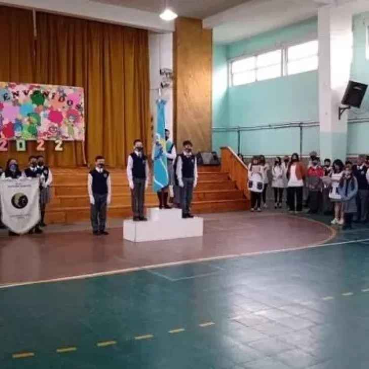 Vuelta al cole en Comodoro: algunas escuelas iniciaron las clases a pesar del paro Vuelta al cole en Comodoro: algunas escuelas iniciaron las clases a pesar del paro