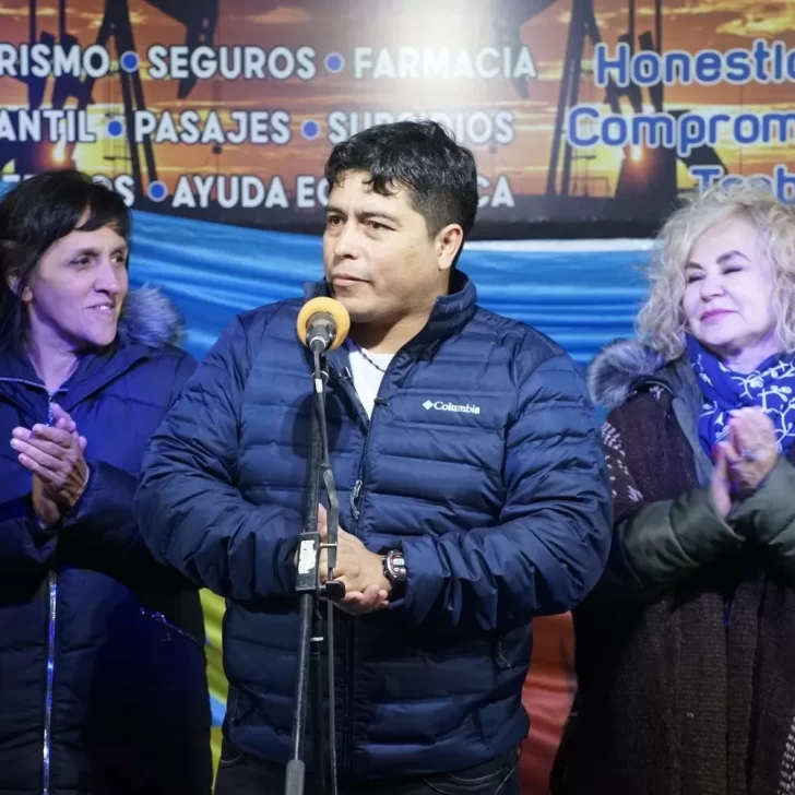 Claudio Vidal llamó a paralizar la industria petrolera por el cierre de su campaña electoral para la gobernación