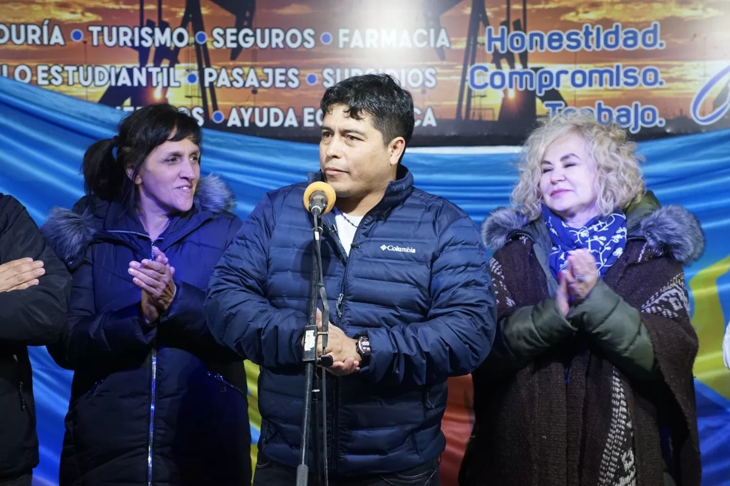 Claudio Vidal llamó a paralizar la industria petrolera por el cierre de su campaña electoral para la gobernación