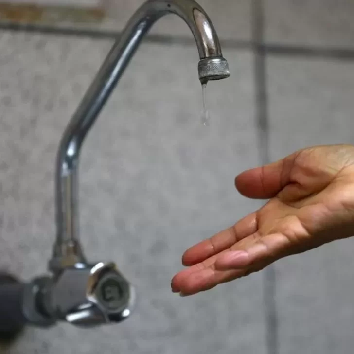 Habrá corte de agua programado en Caleta Olivia por arreglos en un caño troncal