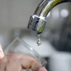 Corte de agua en El Chaltén: SPSE realiza reparaciones en la red y pidió extremar el cuidado del consumo