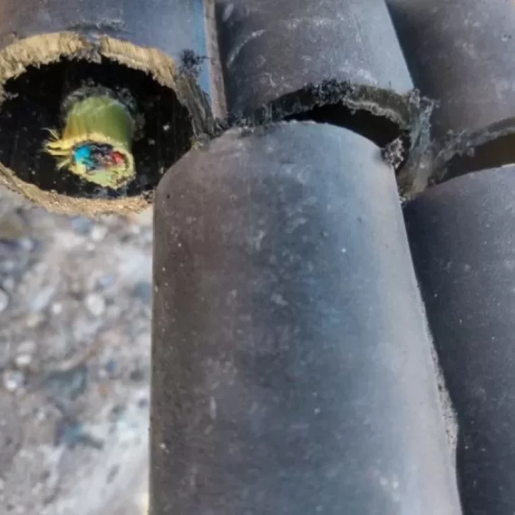 Doble corte de fibra óptica dejó incomunicado a Puerto Madryn y varias zonas del Valle Doble corte de fibra óptica dejó incomunicado a Puerto Madryn y varias zonas del Valle