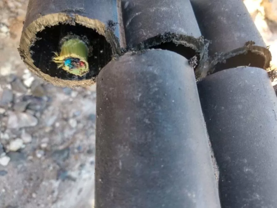 Doble corte de fibra óptica dejó incomunicado a Puerto Madryn y varias zonas del Valle Doble corte de fibra óptica dejó incomunicado a Puerto Madryn y varias zonas del Valle