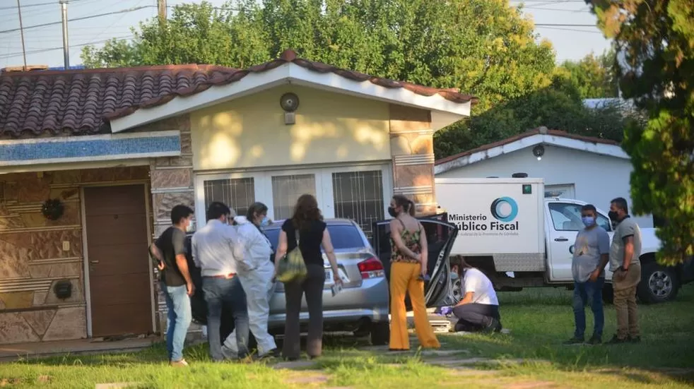 Un arquitecto fue maniatado y asesinado a balazos: los sospechosos son su hija y el novio Un arquitecto fue maniatado y asesinado a balazos: los sospechosos son su hija y el novio