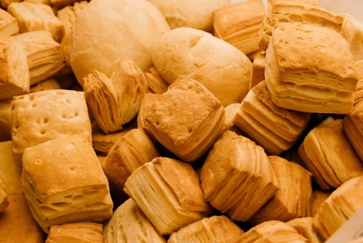 Panadería en casa: receta de criollitos salados para la hora del mate