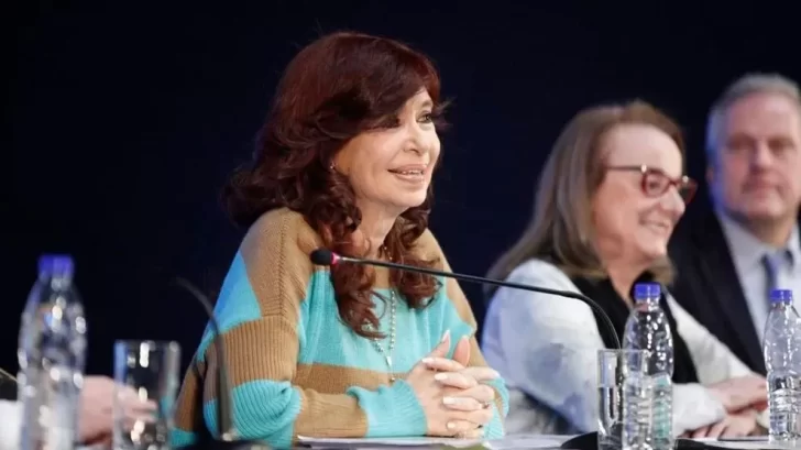 Cristina Fernández de Kirchner hizo foco en la contención social hasta que la economía crezca y destacó el plan Ellas Hacen