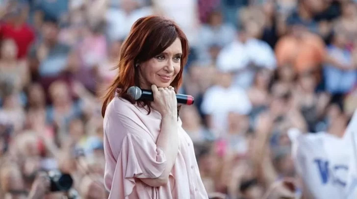 Malvinas: Cristina Kirchner posteó fotos del Congreso iluminado de celeste y blanco