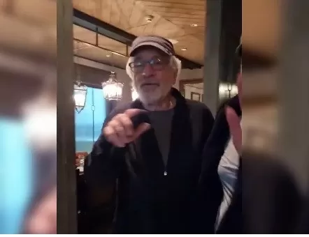 La novia de Robert de Niro le dijo “grosera” a una fan por pedirle una foto