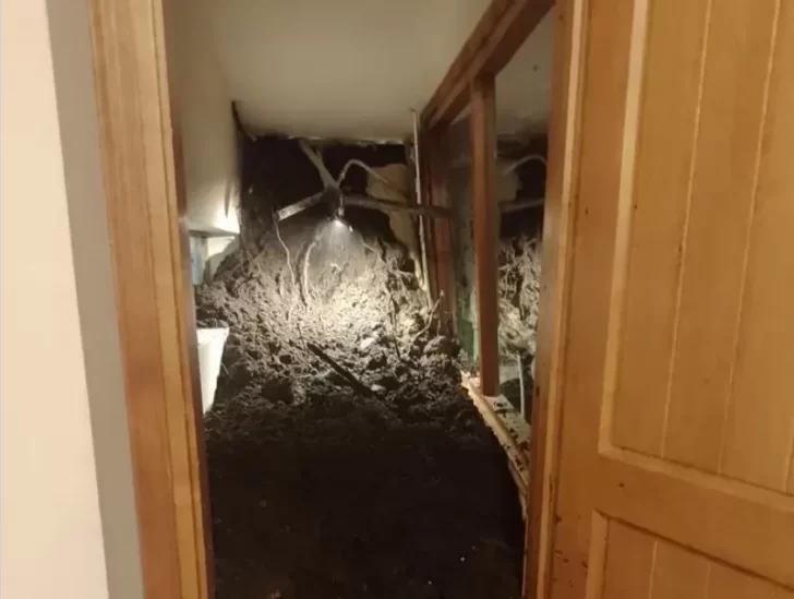 El fallecido en el alud de barro en el hotel de Bariloche era un turista uruguayo: hay dos desaparecidos