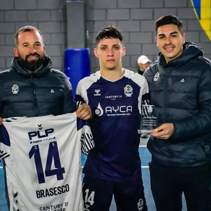 Emotiva y sentida despedida de Gimnasia de la Plata a Juan Brasesco que se irá a jugar a Italia
