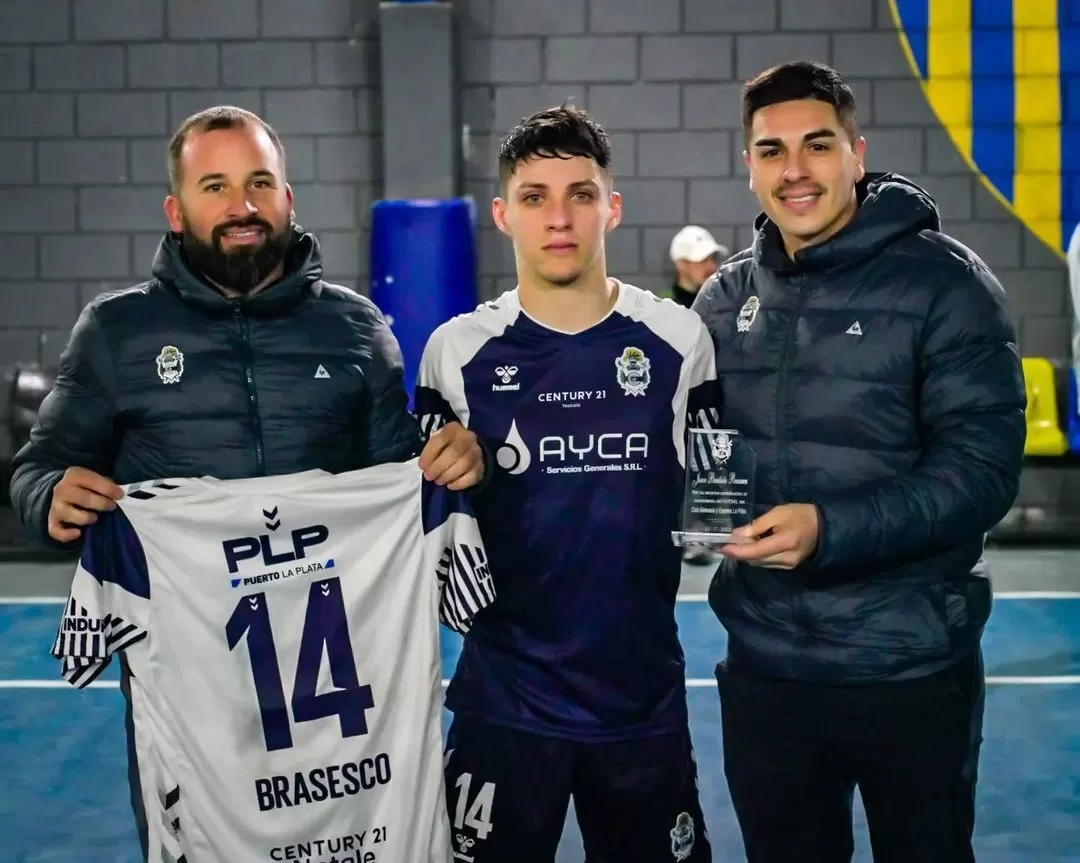Emotiva y sentida despedida de Gimnasia de la Plata a Juan Brasesco que se irá a jugar a Italia