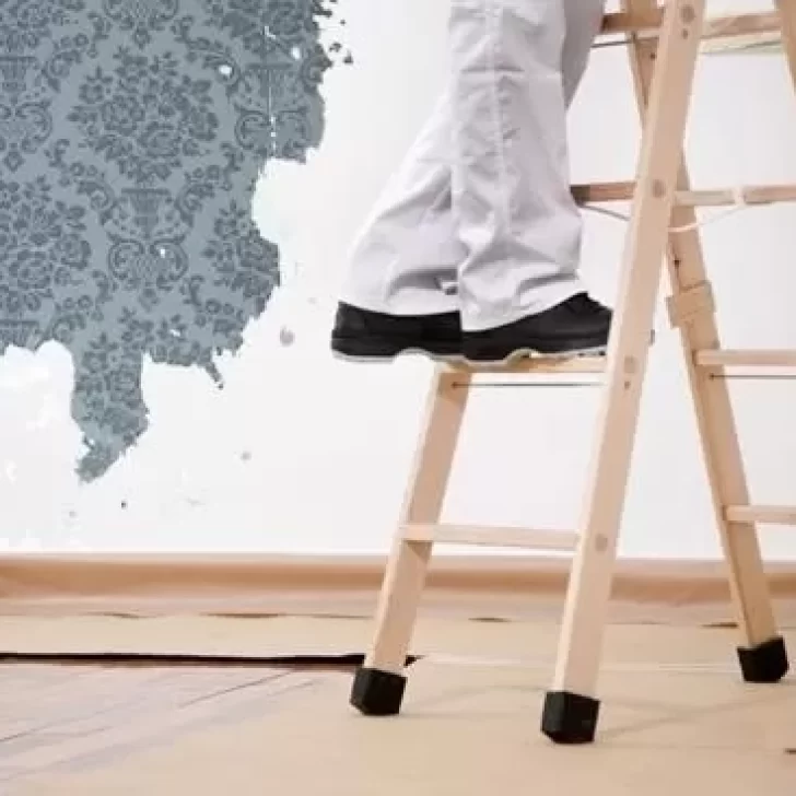 Cómo quitar papel de la pared