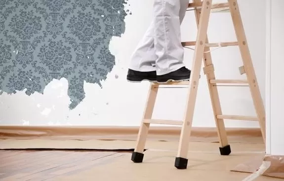 Cómo quitar papel de la pared