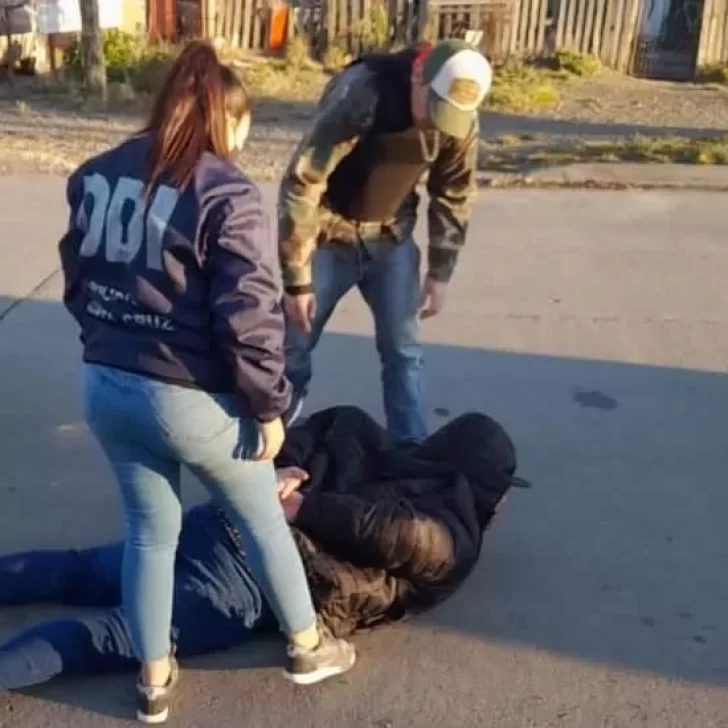 Discutió con una mujer en una “juntada” y le balearon la casa: tres detenidos Discutió con una mujer en una “juntada” y le balearon la casa: tres detenidos