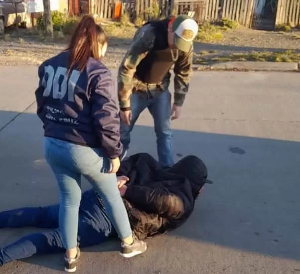 Discutió con una mujer en una “juntada” y le balearon la casa: tres detenidos