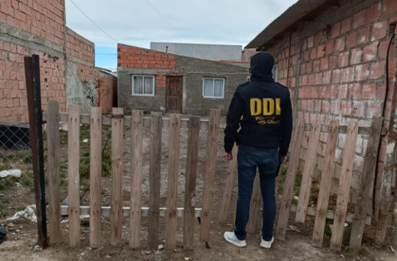 Detuvieron a un hombre que tenía una medida cautelar por tenencia de pornografía infantil 