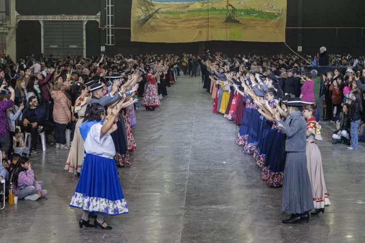 Así se vivió la gran fiesta por el Día Mundial del Folclore en Comodoro Rivadavia 