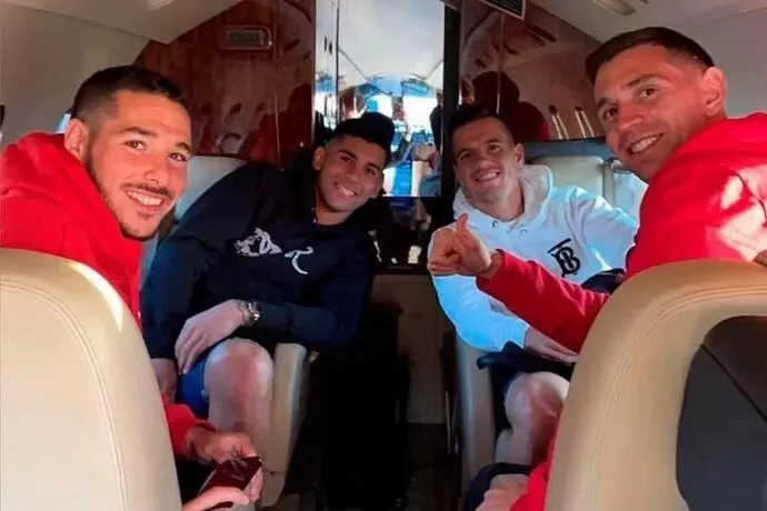 Pese a la sanción, “Dibu” Martínez, Lo Celso, Romero y Buendía entrenarán con la Selección