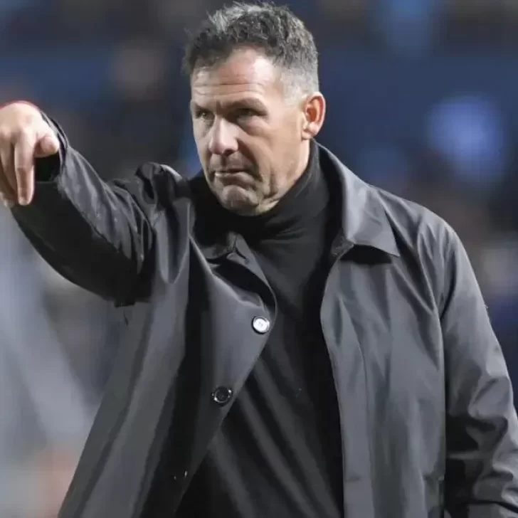 Diego Dabove dejó de ser técnico de Huracán, el equipo del santacruceño Juan Gauto Diego Dabove dejó de ser técnico de Huracán, el equipo del santacruceño Juan Gauto