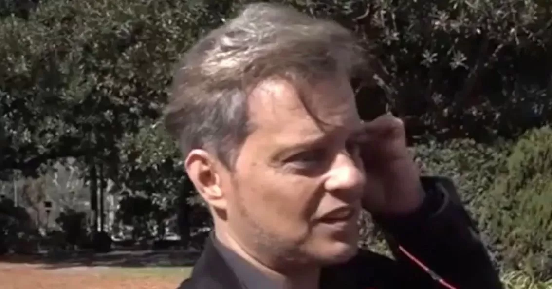 Video. El doble de Luis Miguel fue a votar y protagonizó un escándalo: “¿A vos te parece?”