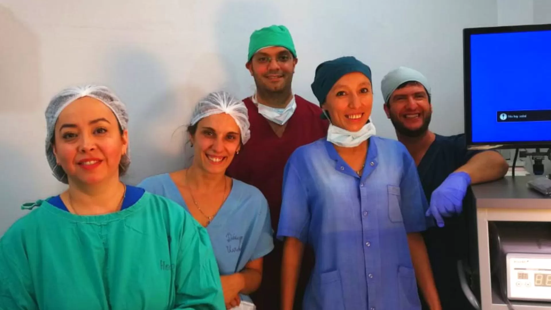 Un médico de Puerto San Julián realizó una revolucionaria cirugía “sin huellas” en un hospital de la Patagonia Un médico de Puerto San Julián realizó una revolucionaria cirugía “sin huellas” en un hospital de la Patagonia