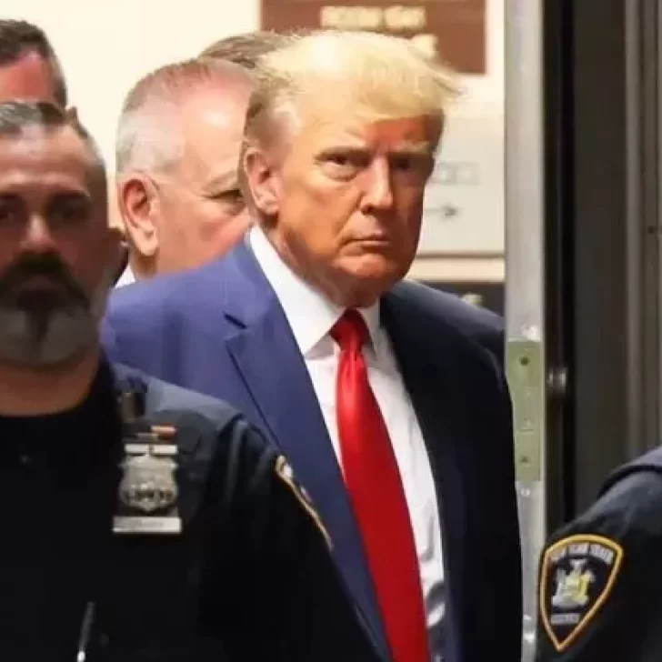 Donald Trump se entregó a la policía de Georgia y quedó libre bajo fianza