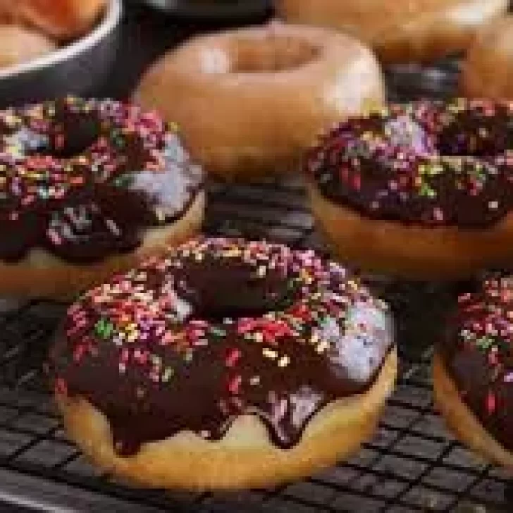 ¿Cómo hacer donas caseras esponjosas y glaseadas?