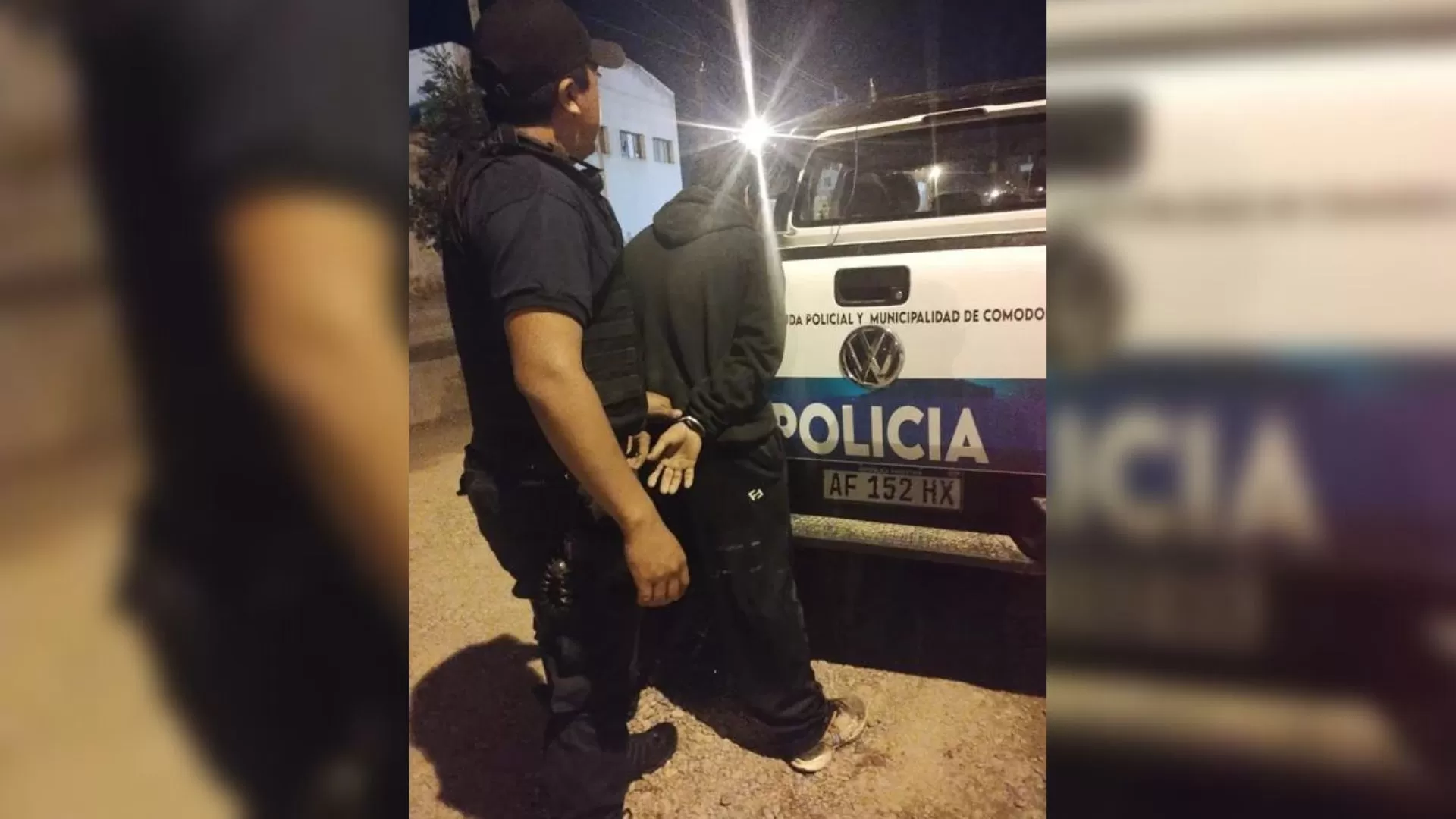 Ingresaron a un comercio con un cuchillo, golpearon al empleado y le robaron el celular