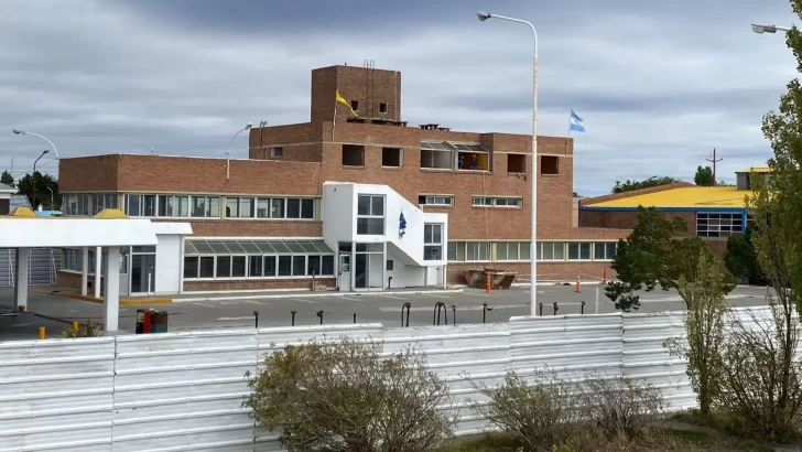 Video. Comenzó la demolición del edificio del ACA en Río Gallegos