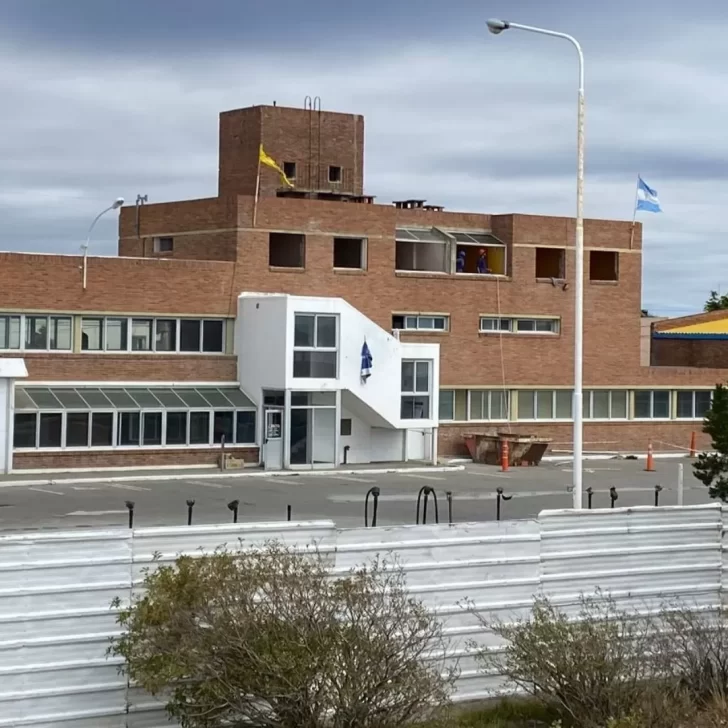 Video. Comenzó la demolición del edificio del ACA en Río Gallegos